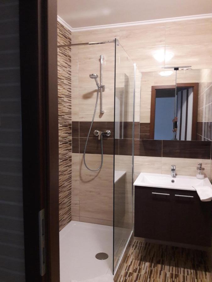 Studio+19 Apartman Kazincbarcika Eksteriør bilde